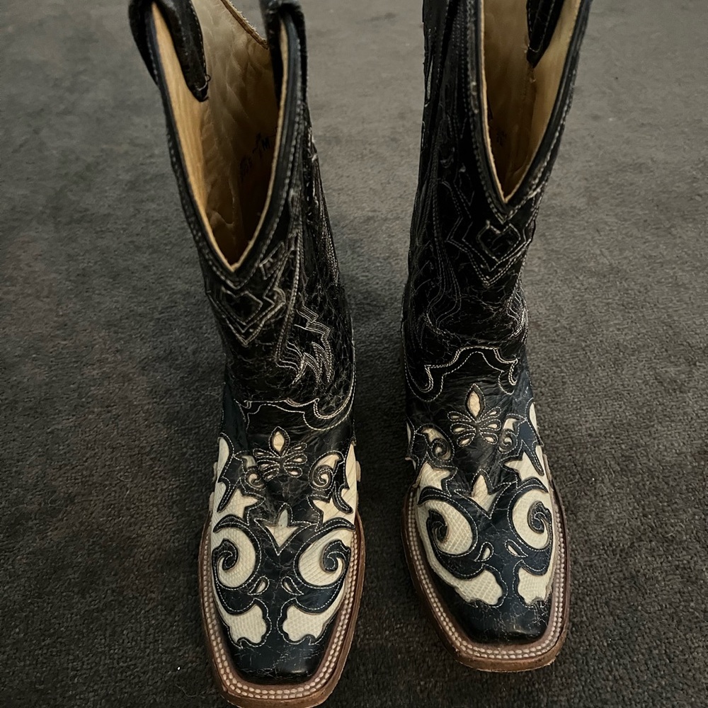 Corral boots